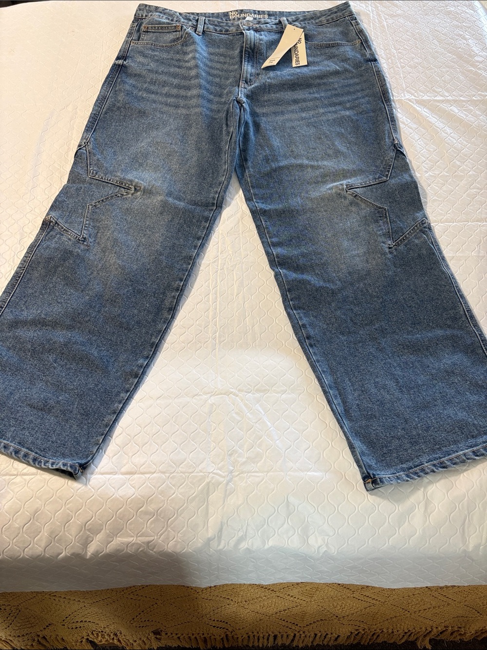 No Boundaries Medium Blue Wide Leg Jeans with Star Stitch - Picture 3 of 7